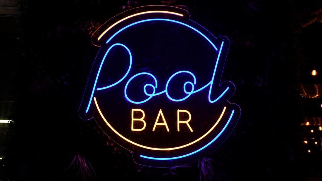 Overview Pool Lounge Overview Pool Lounge